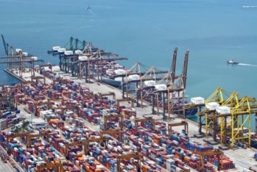 Tăng giá dịch vụ cảng biển, các hãng tàu có tăng phí?